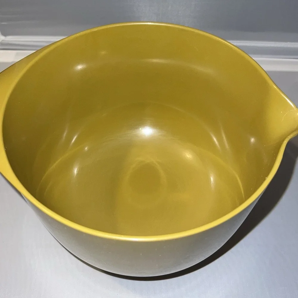 Vintage ROSTI Mepal Mixing Bowl In Yellow Gold Melamine 2 Liter DENMARK Spout